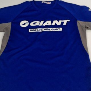 ユニクロ(UNIQLO)のユニクロ×GIANTのコラボレーション半袖Tシャツ 青（ロゴ白）Mサイズ(Tシャツ/カットソー(半袖/袖なし))