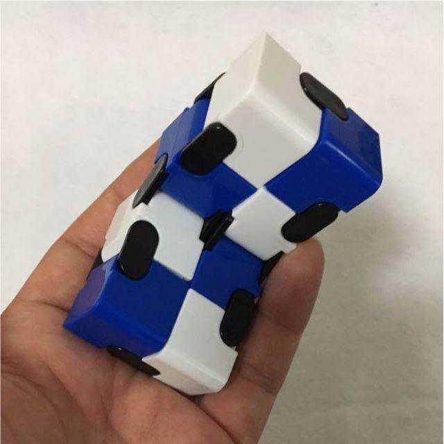 【新品】インフィニティキューブ Infinity cube【即購入OK】  エンタメ/ホビーのおもちゃ/ぬいぐるみ(その他)の商品写真