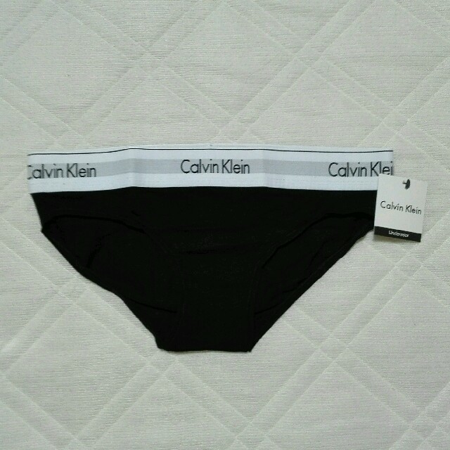 Calvin Klein(カルバンクライン)の即発送 カルバンクライン ロゴアンダーベーシックブラ ショーツ セット
ビキニ レディースの下着/アンダーウェア(ブラ&ショーツセット)の商品写真