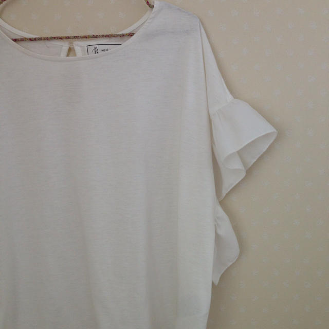 Rope' Picnic(ロペピクニック)の本日のみお値下げfrill T-shirt. レディースのトップス(Tシャツ(半袖/袖なし))の商品写真