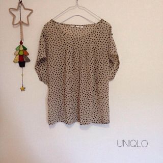 ユニクロ(UNIQLO)のユニクロ ベージュ ドット カットソー(カットソー(半袖/袖なし))