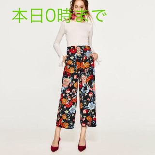 ザラ(ZARA)のZARA フラワー柄パンツ XS(カジュアルパンツ)