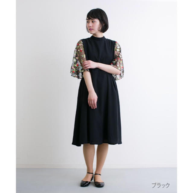 merlot(メルロー)の再入荷！メルロープリュス 花刺繍チュール袖ワンピース ブラック レディースのワンピース(ロングワンピース/マキシワンピース)の商品写真