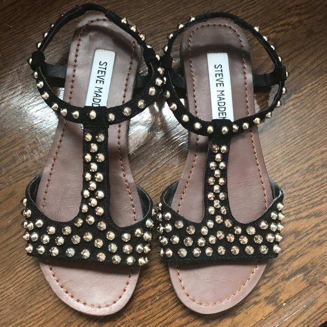 Steve Madden(スティーブマデン)のスティーブマデン スタッズサンダル レディースの靴/シューズ(サンダル)の商品写真