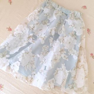 ミーア(MIIA)の美品♡オーガンジーフラワースカート(ひざ丈スカート)