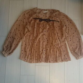 アナップ(ANAP)のANAP レディース花柄シフォンブラウス M キャメル色(シャツ/ブラウス(長袖/七分))