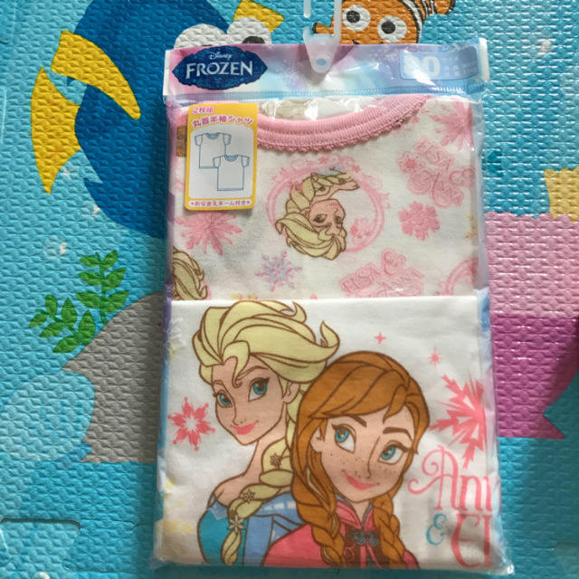 Disney(ディズニー)のyuki.様専用 アナと雪の女王 半袖シャツ2枚組 80 ✖️2セット キッズ/ベビー/マタニティのベビー服(~85cm)(肌着/下着)の商品写真