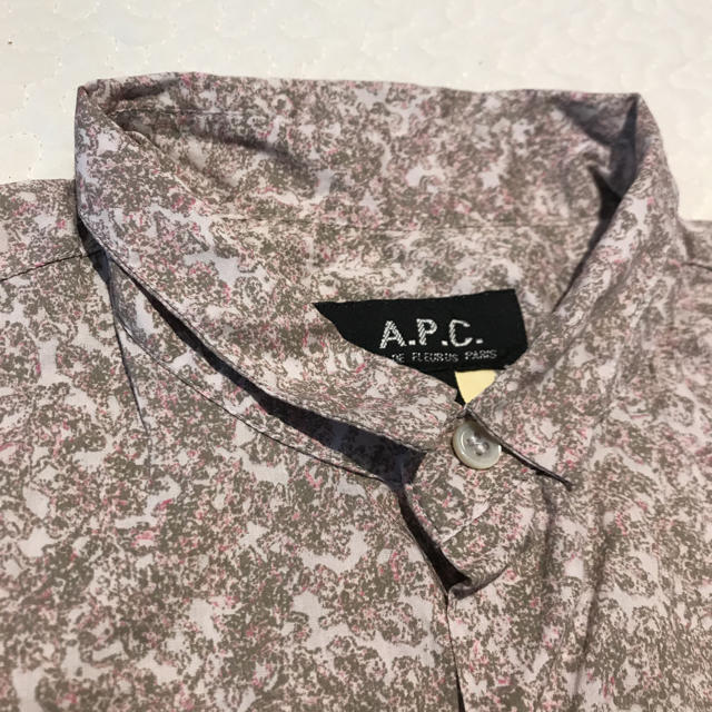 A.P.C(アーペーセー)のA.P.C シャツ 早い者勝ち レディースのトップス(シャツ/ブラウス(半袖/袖なし))の商品写真