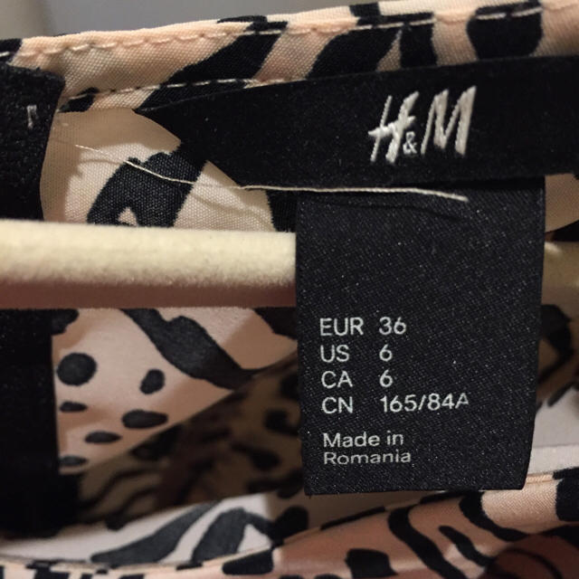 H&M(エイチアンドエム)のH&Mワンピース レディースのワンピース(ひざ丈ワンピース)の商品写真
