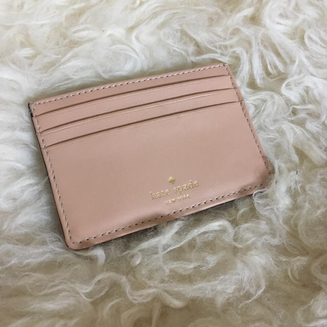 kate spade new york(ケイトスペードニューヨーク)のKate Spade ボルドーワインカラー　パスケース　定期入れ レディースのファッション小物(名刺入れ/定期入れ)の商品写真