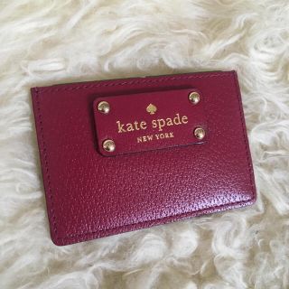 ケイトスペードニューヨーク(kate spade new york)のKate Spade ボルドーワインカラー　パスケース　定期入れ(名刺入れ/定期入れ)