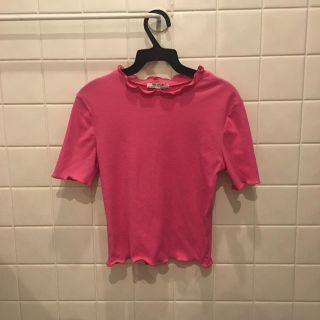 ザラ(ZARA)のフリルネックトップス ピンク(Tシャツ(半袖/袖なし))