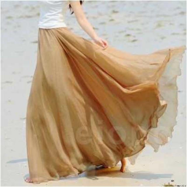 シフォンマキシ丈スカート  ゴールド  ゆったり ふんわり 　フリーサイズ　 レディースのスカート(ロングスカート)の商品写真