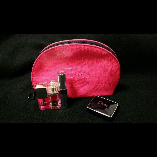 新品】Dior♡ノベルティセット♡ポーチ&大人気コスメサンプル付き