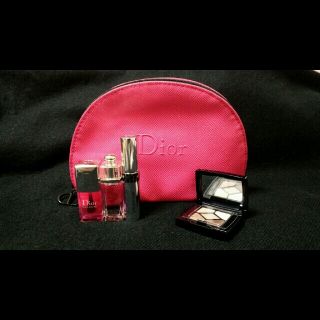 ディオール(Dior)の【新品】Dior♡ノベルティセット♡ポーチ＆大人気コスメサンプル付き(コフレ/メイクアップセット)