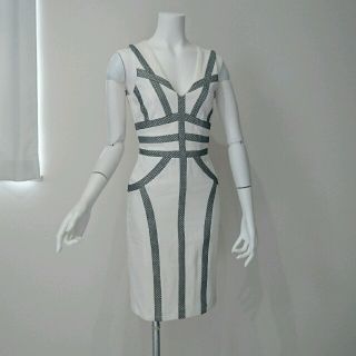 ビーシービージーマックスアズリア(BCBGMAXAZRIA)のBCBG♥レース デザイン ワンピース(ひざ丈ワンピース)