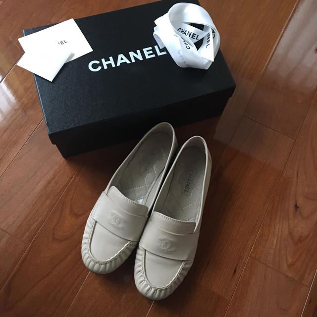 CHANEL(シャネル)のはな様専用♡ 美品 シャネル ローファー レザー size37.5C レディースの靴/シューズ(ローファー/革靴)の商品写真