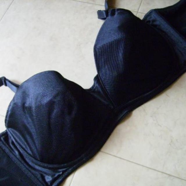 【ケＡ】コンパクト ブラ ヌート Ｅ１００ ブラック レディースの下着/アンダーウェア(ブラ)の商品写真