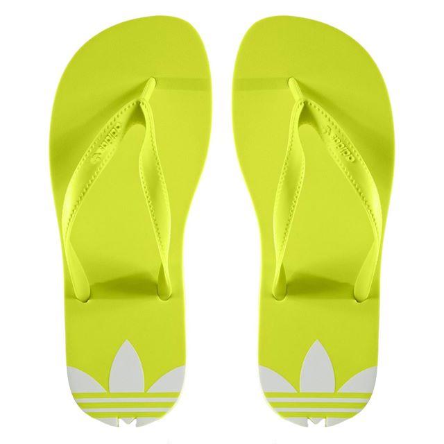 adidas(アディダス)の25.5【新品即納】adidas オリジナルス レディース サンダル 蛍光黄 メンズの靴/シューズ(サンダル)の商品写真