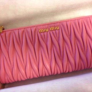 ミュウミュウ(miumiu)のmiumiu長財布♡新品未使用品(財布)