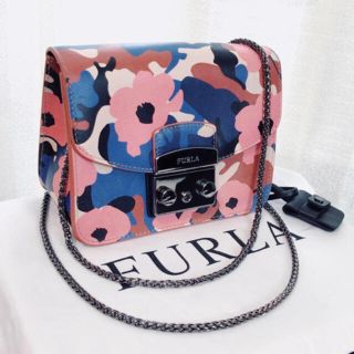 フルラ(Furla)の新品 FURLA ♡ メトロポリス カモフラ柄 36000→18000(ショルダーバッグ)