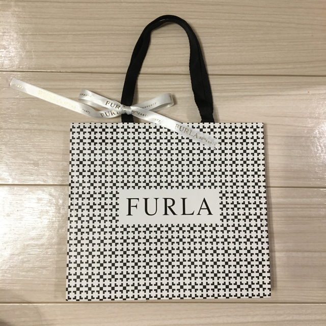 Furla(フルラ)のフルラ  財布 カードケース 空箱 巾着 ショッパー付けます！ レディースのバッグ(ショップ袋)の商品写真