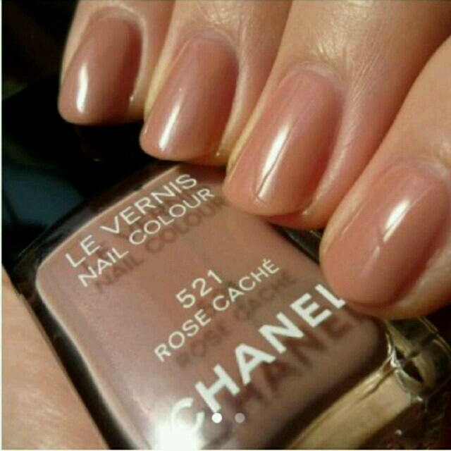 CHANEL(シャネル)の【人気色】シャネルヴェルニ 521 ROSE CACHE コスメ/美容のネイル(マニキュア)の商品写真