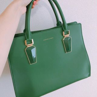 チャールズアンドキース(Charles and Keith)のチャールズキース/グリーン/トートバック/差し色/派手/肩掛け可能/小分け収納(ハンドバッグ)