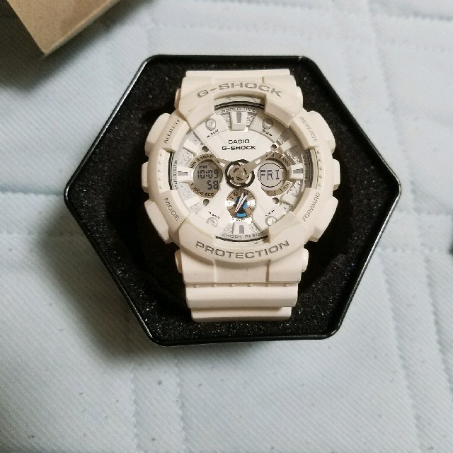 G-SHOCK(ジーショック)のG－SHOCKホワイト メンズの時計(腕時計(デジタル))の商品写真