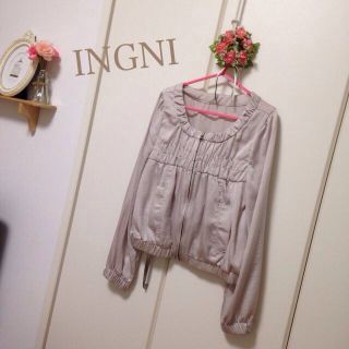 イング(INGNI)のサテン ピンクベージュ♥️ノーカラーJK(ノーカラージャケット)