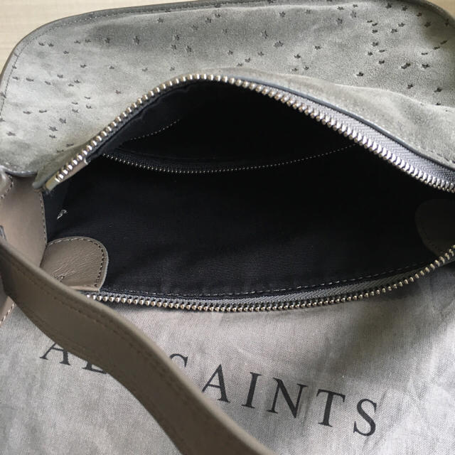 All Saints(オールセインツ)のALLSAINTS星柄型押しショルダーバッググレー系4.1万円 レディースのバッグ(ショルダーバッグ)の商品写真