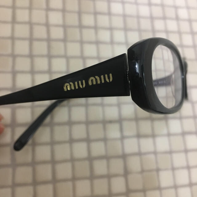 miumiu(ミュウミュウ)のmiumiu 黒ぶちメガネ レディースのファッション小物(サングラス/メガネ)の商品写真