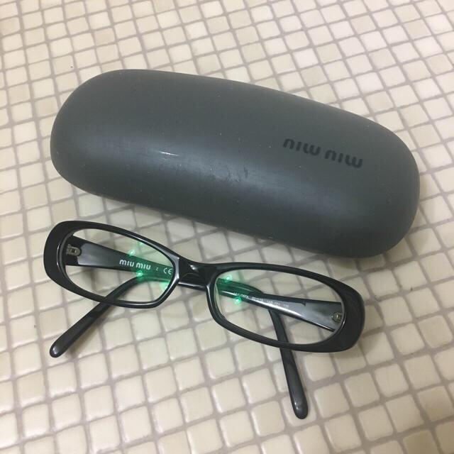 miumiu(ミュウミュウ)のmiumiu 黒ぶちメガネ レディースのファッション小物(サングラス/メガネ)の商品写真