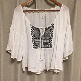 アバクロンビーアンドフィッチ(Abercrombie&Fitch)の♡ 刺繍トップス アバクロ ♡(シャツ/ブラウス(長袖/七分))