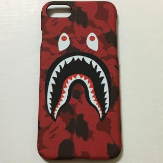 アベイシングエイプ(A BATHING APE)の《新品》iPhone7用 シャーク 迷彩柄 赤(iPhoneケース)