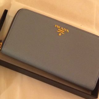 プラダ(PRADA)の【正規品】PRADA  入手困難カラー 長財布 箱付き(長財布)