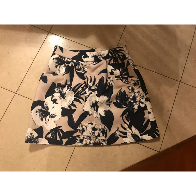 EMODA(エモダ)のemoda フラワースカート レディースのスカート(ミニスカート)の商品写真