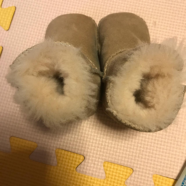 UGG(アグ)のUGG ベビーブーツ(冬) キッズ/ベビー/マタニティのベビー靴/シューズ(~14cm)(ブーツ)の商品写真