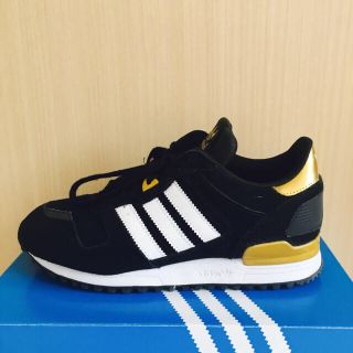 adidas(スニーカー)のフリマアイテム一覧 adidas(スニーカー)のフリマアイテム一覧
