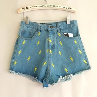 スタイルナンダ(STYLENANDA)の新品♡タグ付 稲妻 刺繍 ハイウエスト デニムショートパンツ(ショートパンツ)