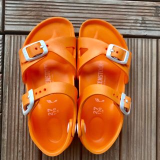 ビルケンシュトック(BIRKENSTOCK)のビルケンシュトックキッズサンダル☆オレンジ17㎝(サンダル)