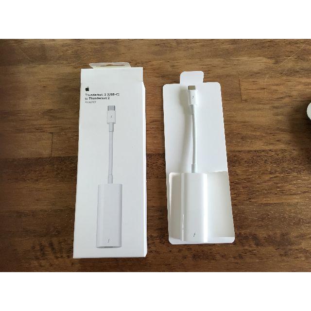Apple(アップル)のThunderbolt 3（USB-C）- Thunderbolt 2アダプタ スマホ/家電/カメラのPC/タブレット(PCパーツ)の商品写真