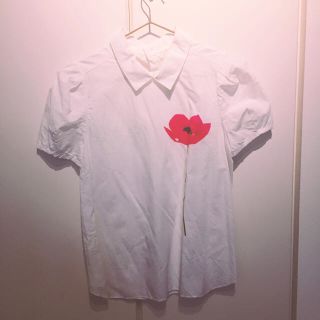 ドットアンドストライプスチャイルドウーマン(Dot&Stripes CHILDWOMAN)のアネモネ転写プリント シャツブラウス(シャツ/ブラウス(半袖/袖なし))