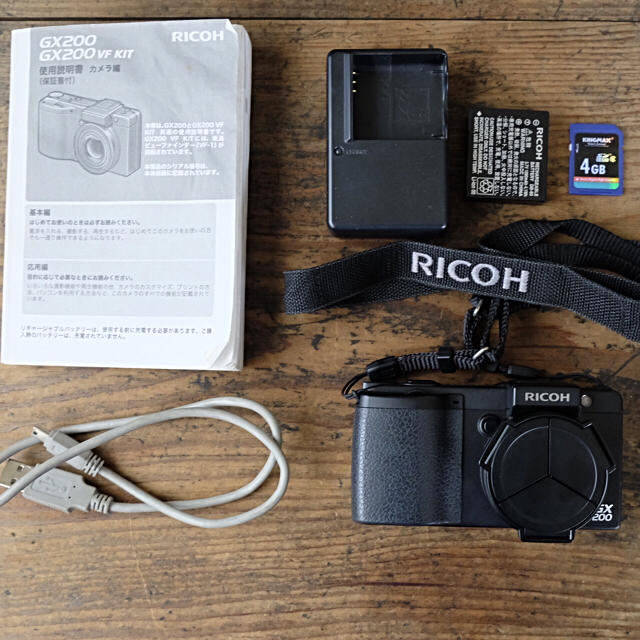 RICOH(リコー)のRICOH GX200 コンパクトデジタルカメラ スマホ/家電/カメラのカメラ(コンパクトデジタルカメラ)の商品写真