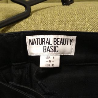 ナチュラルビューティーベーシック(NATURAL BEAUTY BASIC)の【送料込に変更】黒 センターラインパンツ(ワークパンツ/カーゴパンツ)