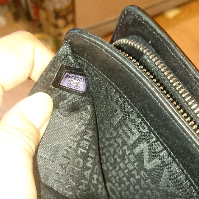 CHANEL(シャネル)の値下げ！CHANELシャネルエナメル二つ折り財布 レディースのファッション小物(財布)の商品写真