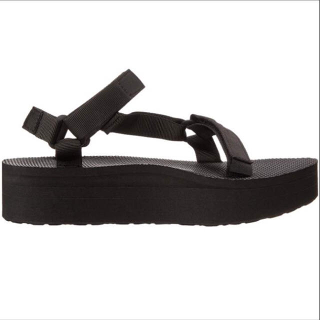 Teva(テバ)のテバ フラットフォーム ユニバーサル 厚底 サンダル 黒 レディースの靴/シューズ(サンダル)の商品写真
