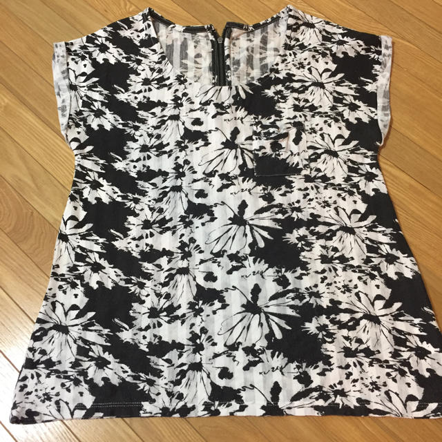 OZOC(オゾック)のOZOC 花柄Ｔシャツ レディースのトップス(Tシャツ(半袖/袖なし))の商品写真