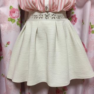 シマムラ(しまむら)の【美品】ビジュー付きフレアスカート(ひざ丈スカート)