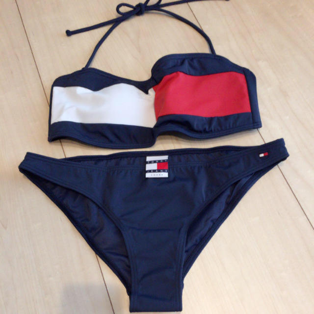 TOMMY HILFIGER(トミーヒルフィガー)の1点のみ！新品未使用 tommy hilfigerバンドゥビキニ上下セット レディースの水着/浴衣(水着)の商品写真